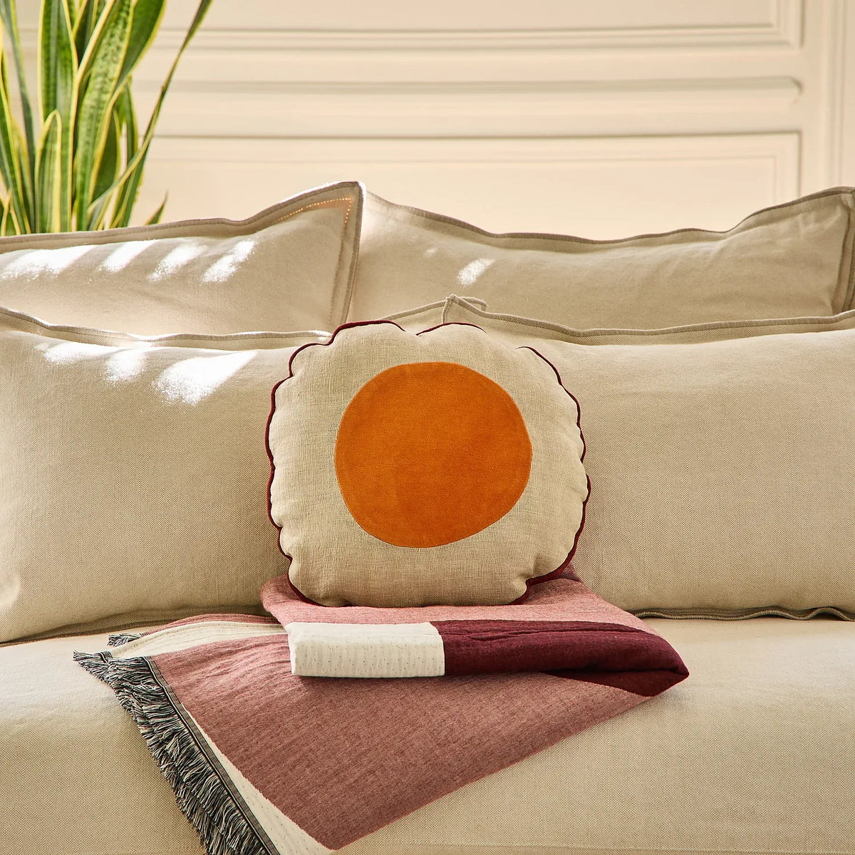 Coussin en lin et coton - 40 cm - Beige et orange - Design by Floriane Jacques