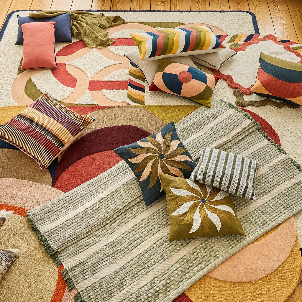 Coussin brodé en lin et coton - 30 x 70 cm - Vert, bronze et jaune - Design by Floriane Jacques
