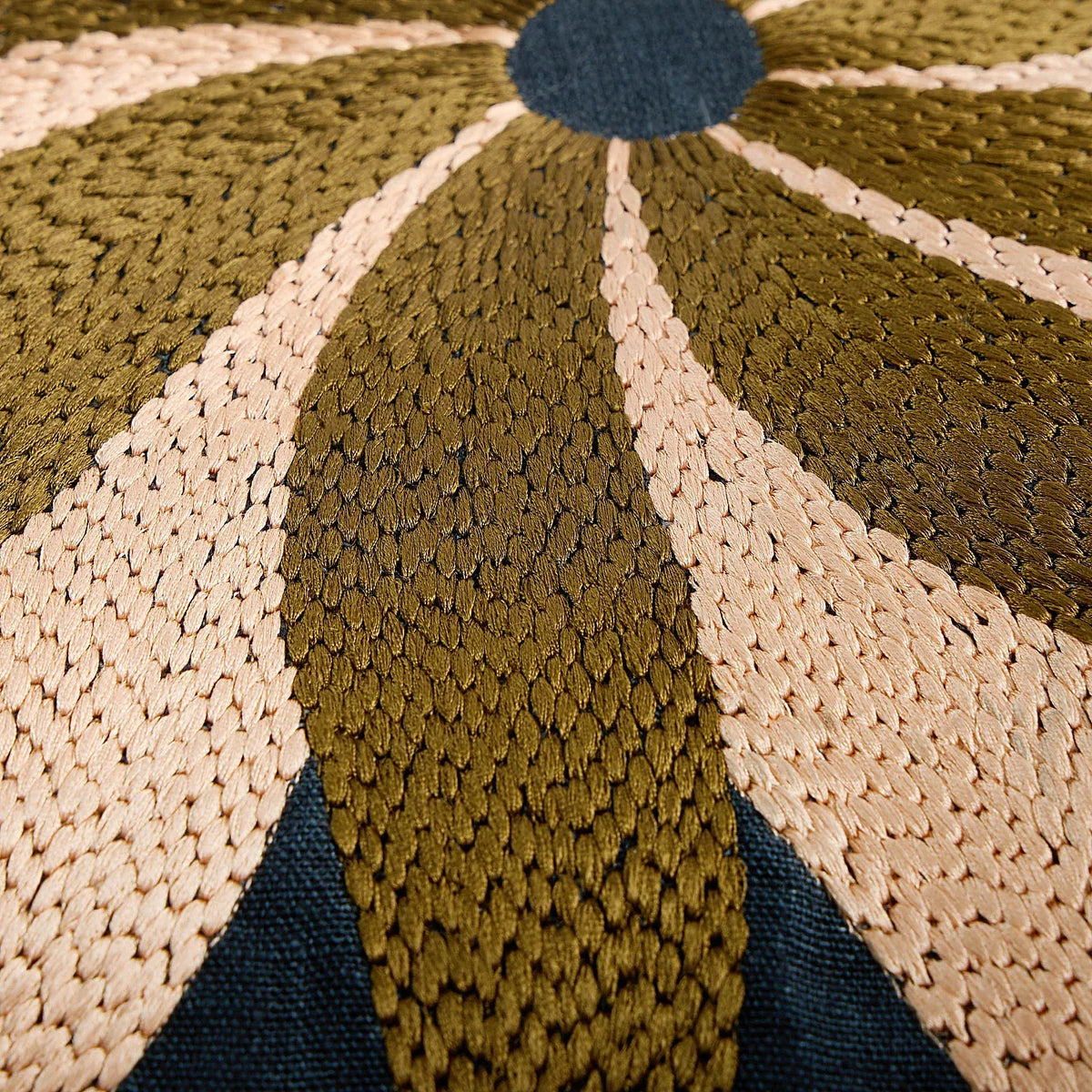 Coussin brodé en lin - 45 x 45 cm - Bleu nuit - Design by Floriane Jacques