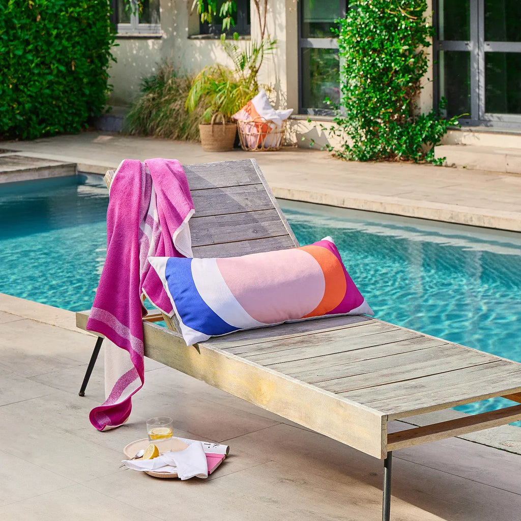 Coussin d'extérieur déperlant et anti-UV - 40 x 80 cm - Rose et Bleu profond - Design by Floriane Jacques