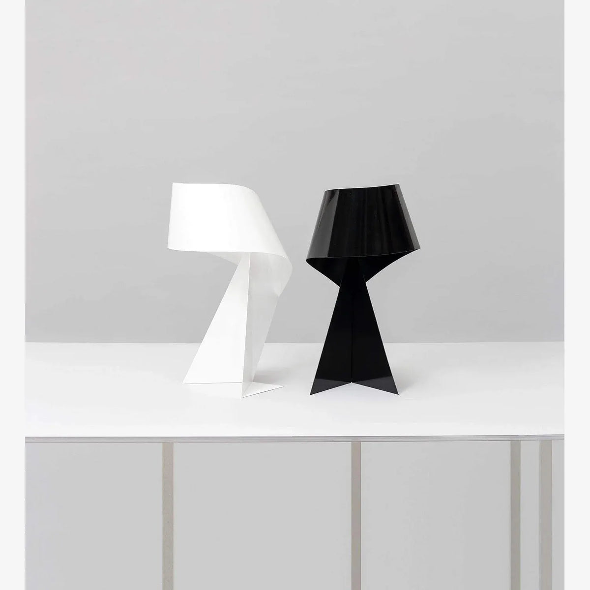 Lampe de table en métal - 35 cm - Blanc - Design by Claire Norcross